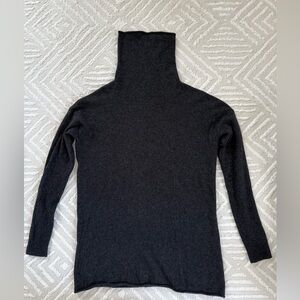 100% Cashmere Vince Charcoal Turtleneck Sweater